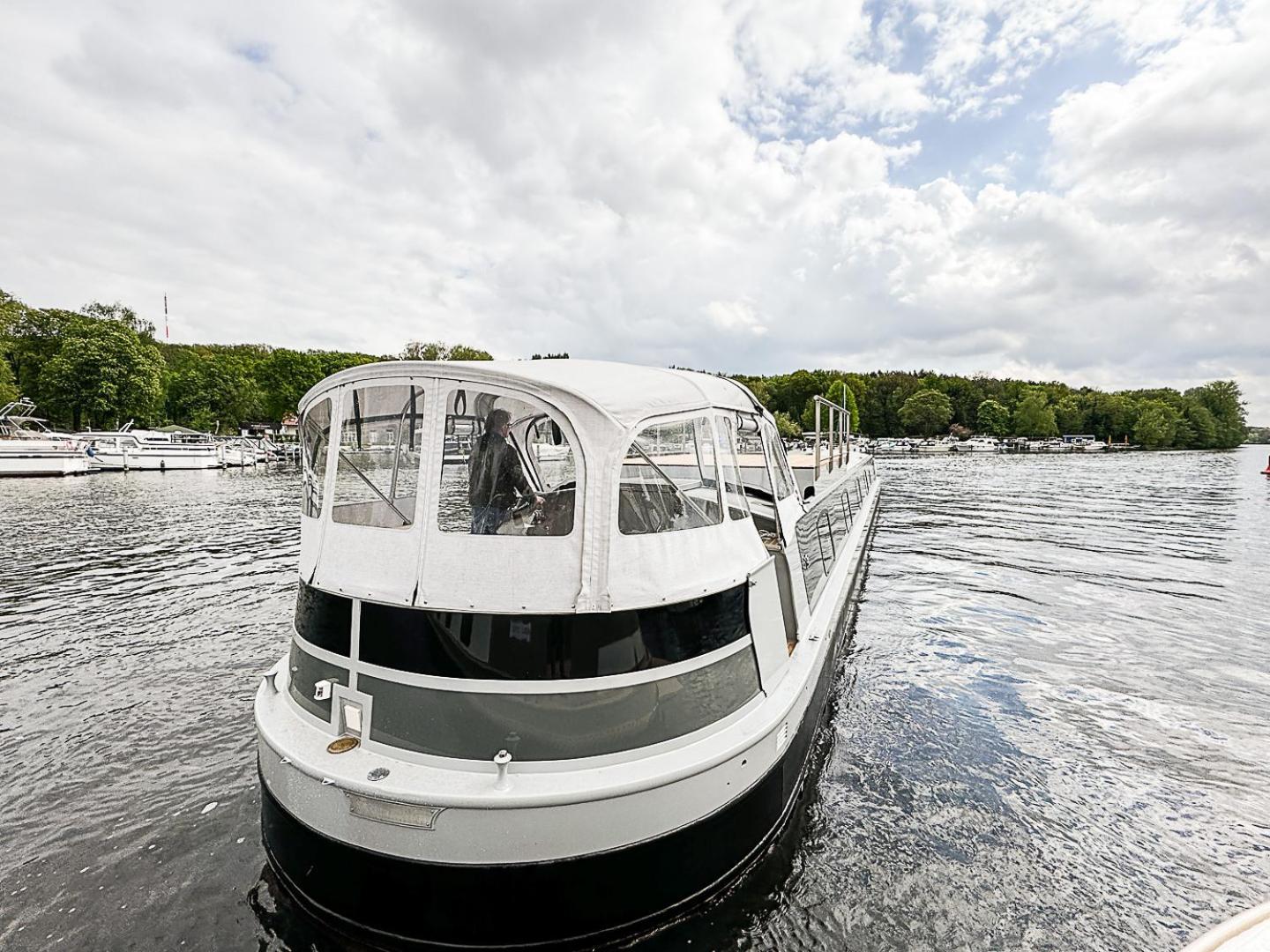 Botel Premium Hausboot Am Pichelssee - Madam President *